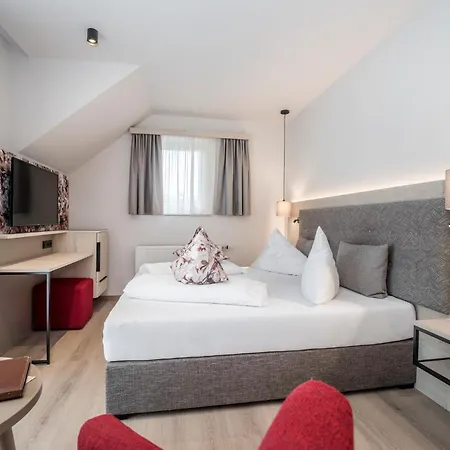 Aktiv Schweizerhof Hotel 4*