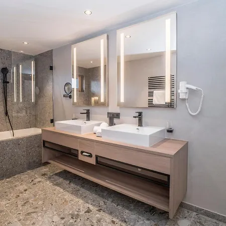 Aktiv Schweizerhof Hotel 4*